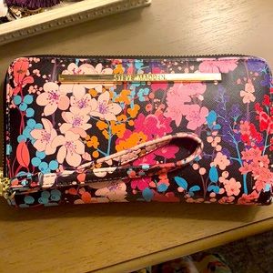 Steve Madden Floral Wristlet!